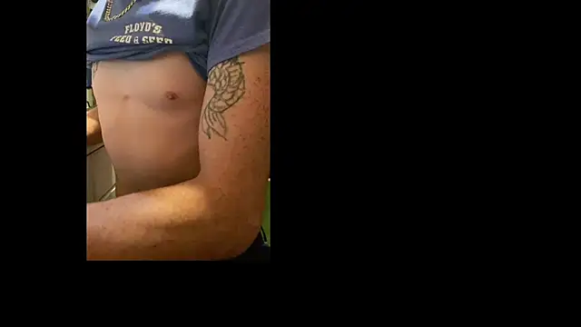 Snapshot of Polaroid_White chatting on 11.11.25 Polaroid White online show from 11.11.25