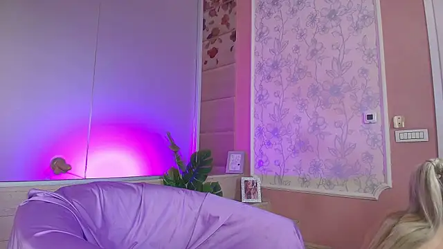 Snapshot of LexySinner chatting on 03.10.25 LexySinner online show from 03.10.25