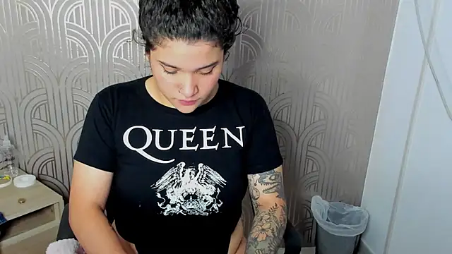 BloodyMaary  online show from 02.25.25