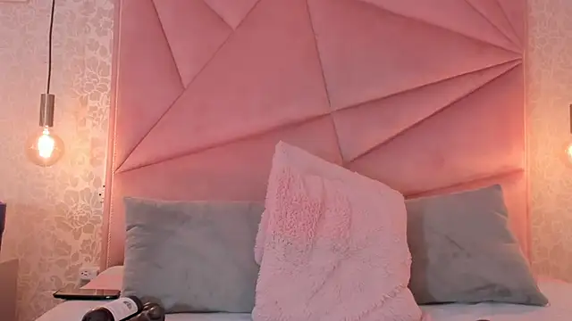 SalomeHills   online show from 03.04.25