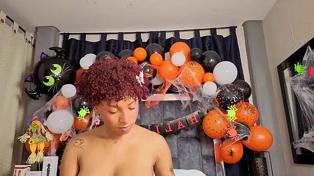 Effie cooper online show from 10.18.25