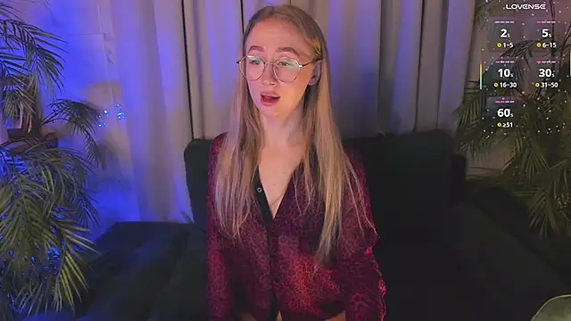 VictoriaLights online show from 12.17.25