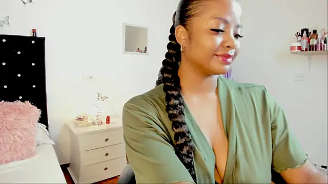 Snapshot of ValerieBlakee chatting on 10.08.25 ValerieBlakee online show from 10.08.25