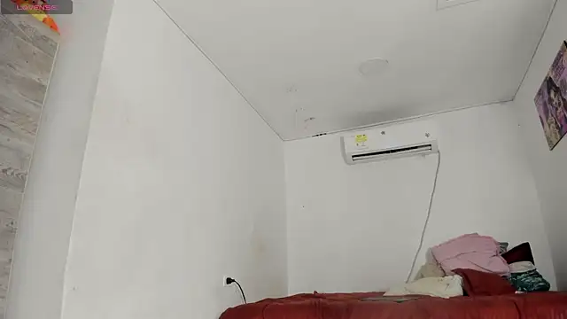 flor herrera01 online show from 10.16.25