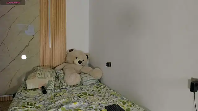 flor herrera01 online show from 04.01.26