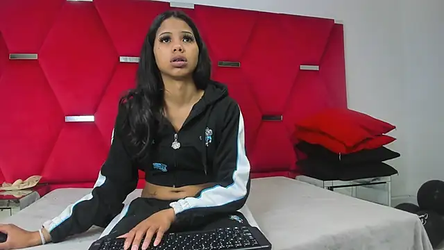 Snapshot of Kendall_6669 chatting on 10.21.25 Kendall 6669 online show from 10.21.25