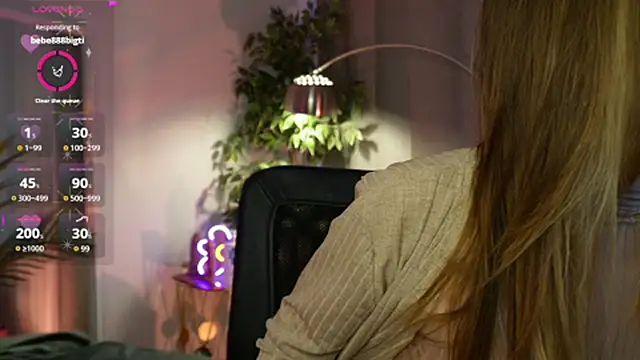 Snapshot of luna_joy_ chatting on 10.05.25 luna joy online show from 10.05.25