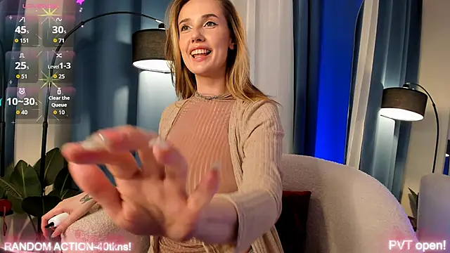 Snapshot of luna_joy_ chatting on 10.09.25 luna joy online show from 10.09.25