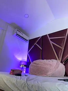 Snapshot of DanielaMedinaa chatting on 09.18.25 DanielaMedinaa online show from 09.18.25