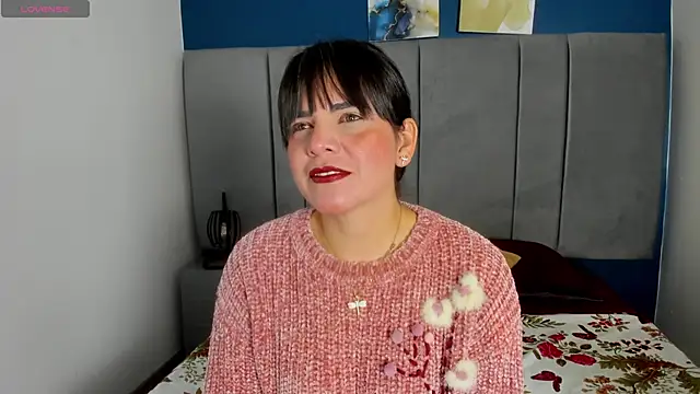 laura hotties online show from 10.08.25