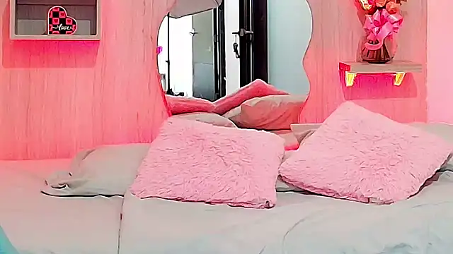 ZaraRousse online show from 12.18.25