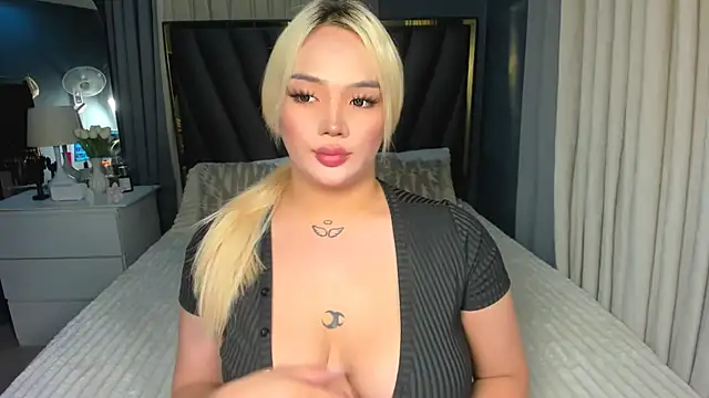 Snapshot of KylieSonique chatting on 10.10.25 KylieSonique online show from 10.10.25