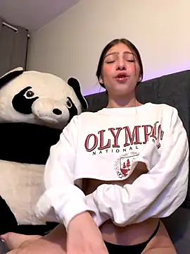 Snapshot of Dirty-Bunnyyy chatting on 10.29.25 Dirty-Bunnyyy online show from 10.29.25