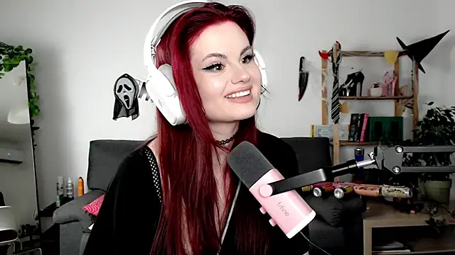 Della Ideal online show from 10.19.25