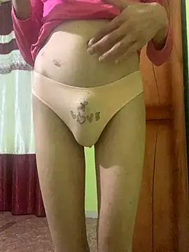 Snapshot of Femboylili chatting on 11.13.25 Femboylili online show from 11.13.25