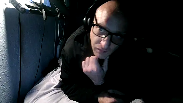 Snapshot of PornStro921 chatting on 10.30.25 PornStro921 online show from 10.30.25