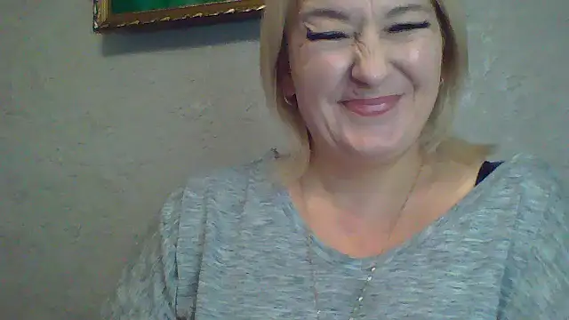 Snapshot of ArielXLoveresss chatting on 10.16.25 ArielXLoveresss online show from 10.16.25