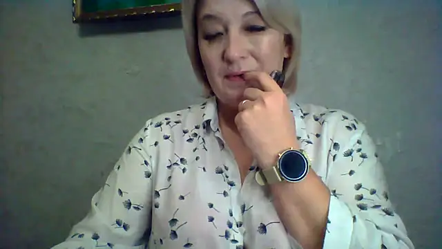 Snapshot of ArielXLoveresss chatting on 11.10.25 ArielXLoveresss online show from 11.10.25