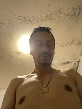 Snapshot of rogerdik76 chatting on 12.05.25 rogerdik76 online show from 12.05.25