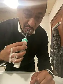 Snapshot of rogerdik76 chatting on 01.14.26 rogerdik76 online show from 01.14.26