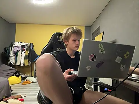 TaylerSigma online show from 02.22.25