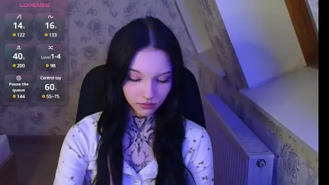 Snapshot of mefwhore chatting on 03.19.25 mefwhore online show from 03.19.25