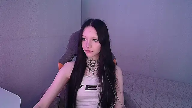 Snapshot of mefwhore chatting on 10.13.25 mefwhore online show from 10.13.25