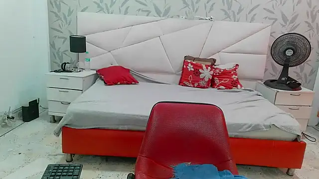 Snapshot of SexyPamela69 chatting on 04.23.26 SexyPamela69 online show from 04.23.26