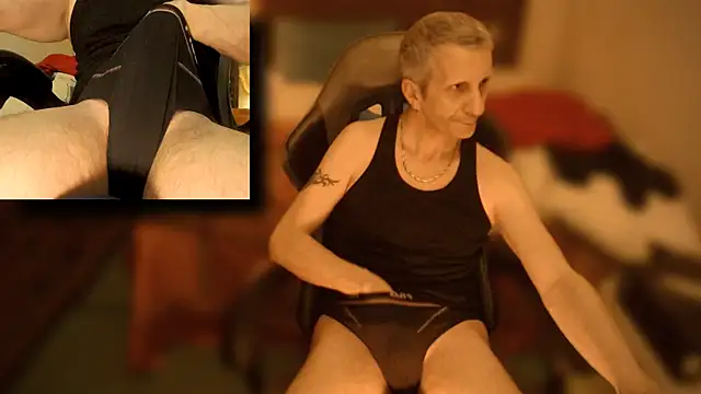 Snapshot of maxdaddy690 chatting on 02.25.25 maxdaddy690 online show from 02.25.25