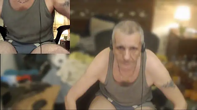 Snapshot of maxdaddy690 chatting on 07.17.26 maxdaddy690 online show from 07.17.26