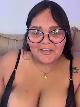 Snapshot of thataa_paixao chatting on 09.08.25 thataa paixao online show from 09.08.25