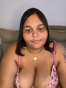 Snapshot of thataa_paixao chatting on 11.06.25 thataa paixao online show from 11.06.25