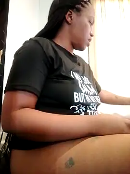 Snapshot of xMiAmor chatting on 09.19.25 xMiAmor online show from 09.19.25