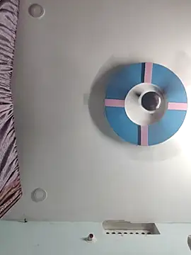 Snapshot of wildfun_ chatting on 03.19.25 wildfun online show from 03.19.25