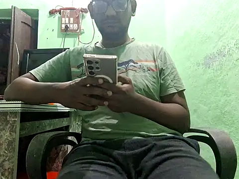 Snapshot of wildfun_ chatting on 12.05.25 wildfun online show from 12.05.25