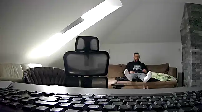 Snapshot of gryzoon chatting on 03.13.25 gryzoon online show from 03.13.25