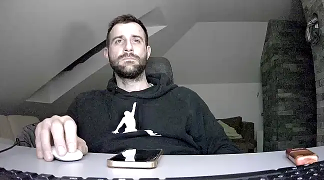 Snapshot of gryzoon chatting on 03.17.25 gryzoon online show from 03.17.25