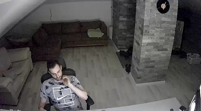 Snapshot of gryzoon chatting on 03.18.25 gryzoon online show from 03.18.25