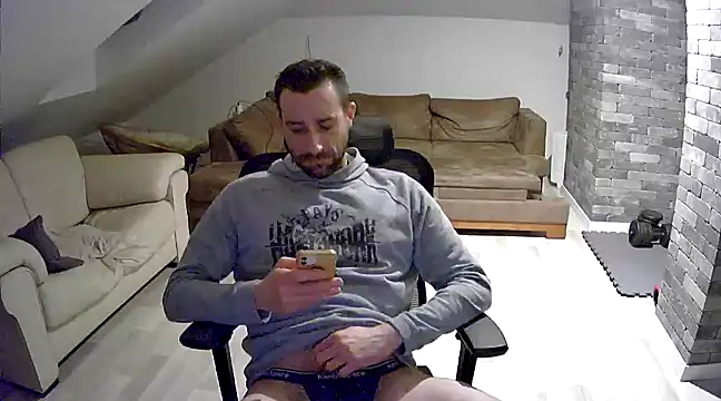 Snapshot of gryzoon chatting on 03.22.25 gryzoon online show from 03.22.25