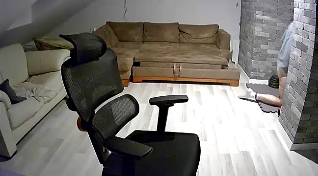 Snapshot of gryzoon chatting on 03.23.25 gryzoon online show from 03.23.25