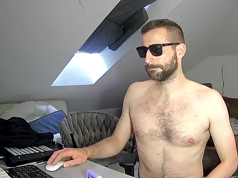 Snapshot of gryzoon chatting on 09.10.25 gryzoon online show from 09.10.25