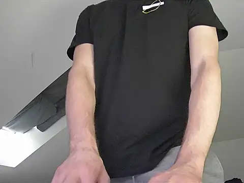 Snapshot of gryzoon chatting on 09.13.25 gryzoon online show from 09.13.25