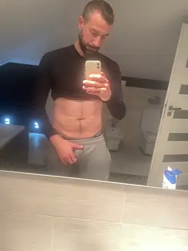 Snapshot of gryzoon chatting on 09.16.25 gryzoon online show from 09.16.25