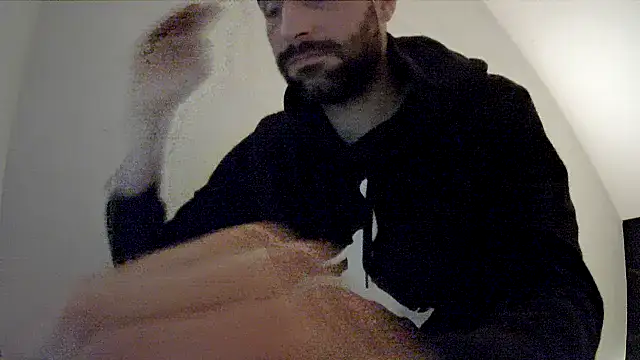 Snapshot of gryzoon chatting on 09.30.25 gryzoon online show from 09.30.25