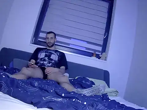 Snapshot of gryzoon chatting on 11.04.25 gryzoon online show from 11.04.25