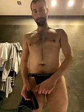 Snapshot of gryzoon chatting on 11.19.25 gryzoon online show from 11.19.25