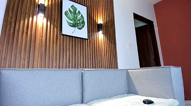 Snapshot of emily_kim chatting on 03.05.25 emily kim online show from 03.05.25