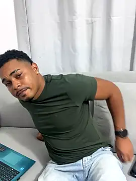 Snapshot of latinbbc_00 chatting on 09.14.25 latinbbc 00 online show from 09.14.25