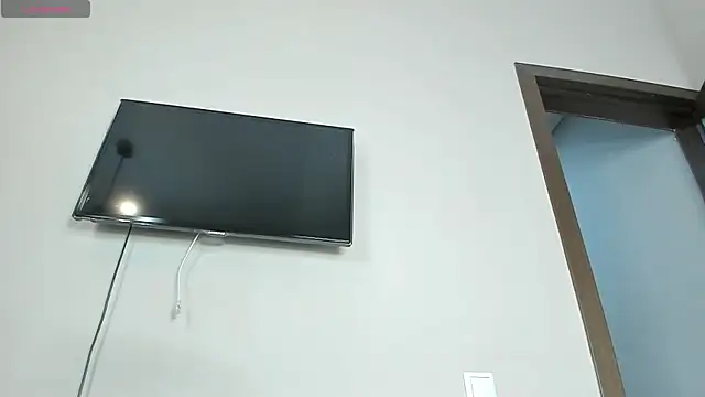 Snapshot of Zirael_swan chatting on 10.22.25 Zirael swan online show from 10.22.25