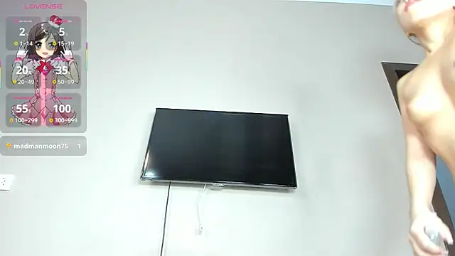 Snapshot of Zirael_swan chatting on 10.26.25 Zirael swan online show from 10.26.25